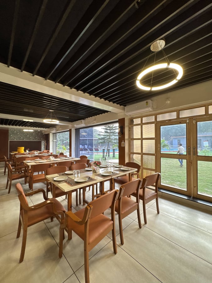 Tania Searock Hotel, Daman